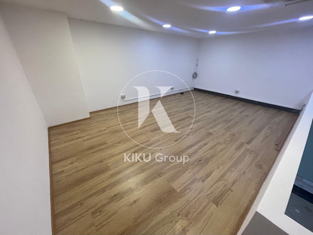 AMBIENT BIZNESI MODERN ME QIRA – RRUGA E BARRIKADAVE