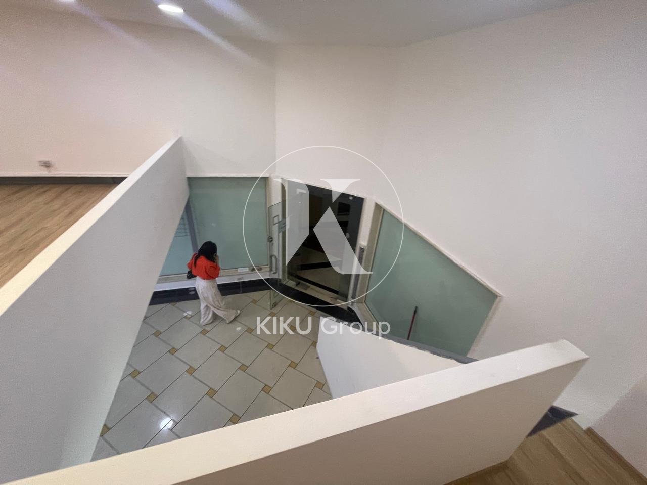 AMBIENT BIZNESI MODERN ME QIRA – RRUGA E BARRIKADAVE