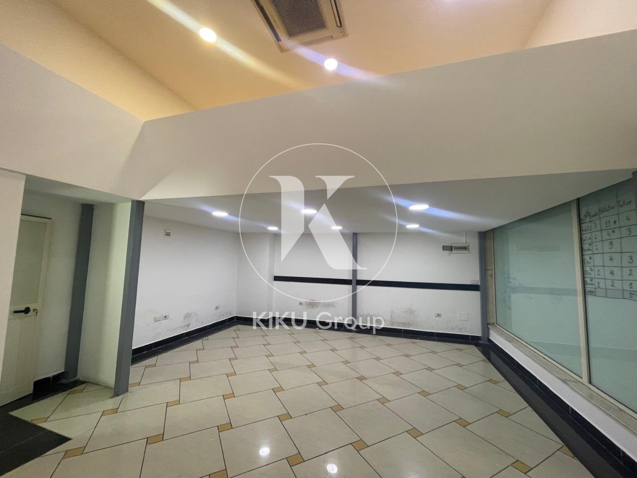 AMBIENT BIZNESI MODERN ME QIRA – RRUGA E BARRIKADAVE