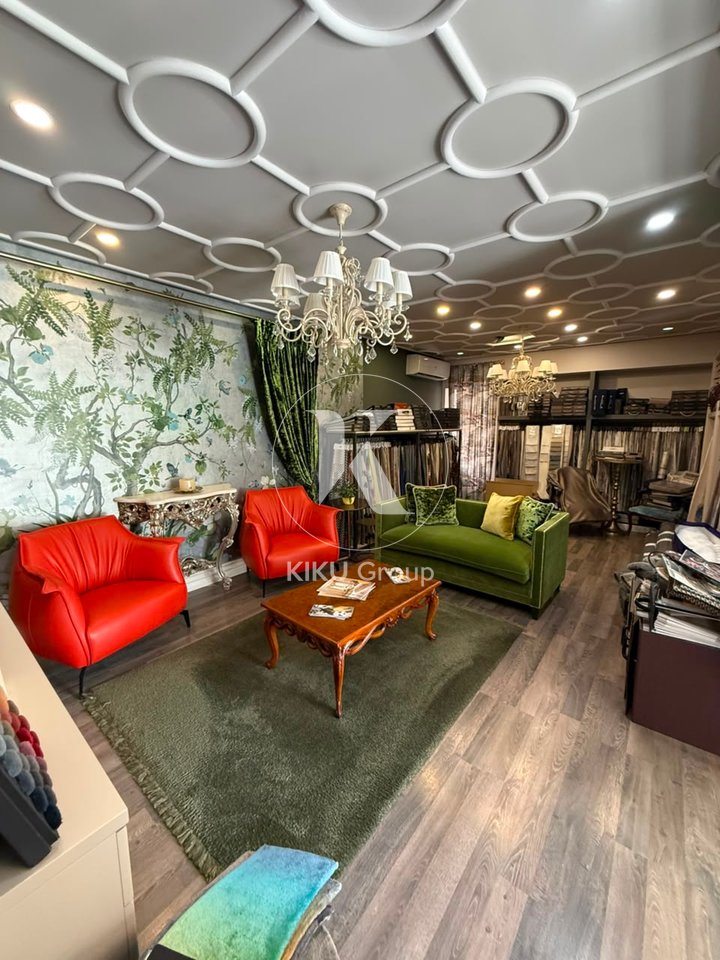 Locale Commerciale in Affitto – Bllok