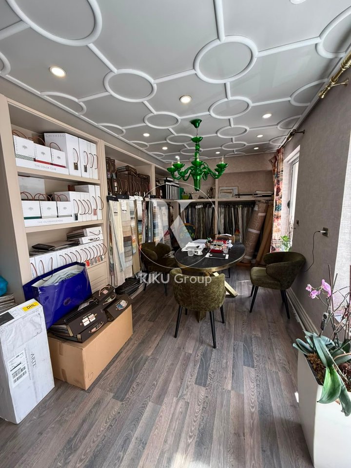 Locale Commerciale in Affitto – Bllok