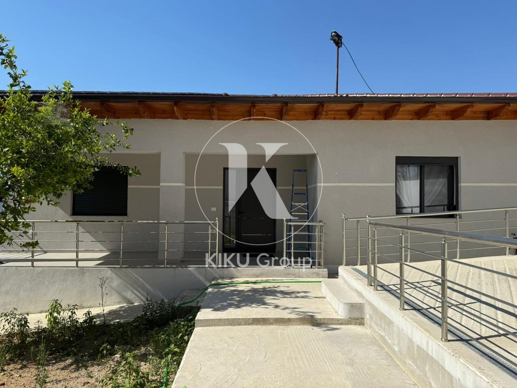 🏡 JEPET ME QIRA – APARTAMENT 3+1+2 ME OBORR PRIVAT
📍 Sauk
💶 Çmimi: 800€ / muaj