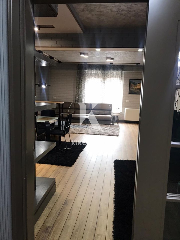 🏡 IN AFFITTO – APPARTAMENTO 2+1+2 CON 2 BALCONI
📍 Myslym Shyri, vicino ad Albtelecom