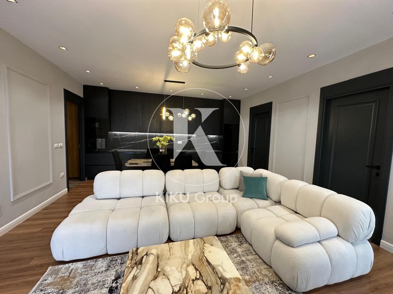 JEPET ME QERA – APARTAMENT SUPER LUKSOZ 3+1
📍 Garden Building, Rruga e Kavajës