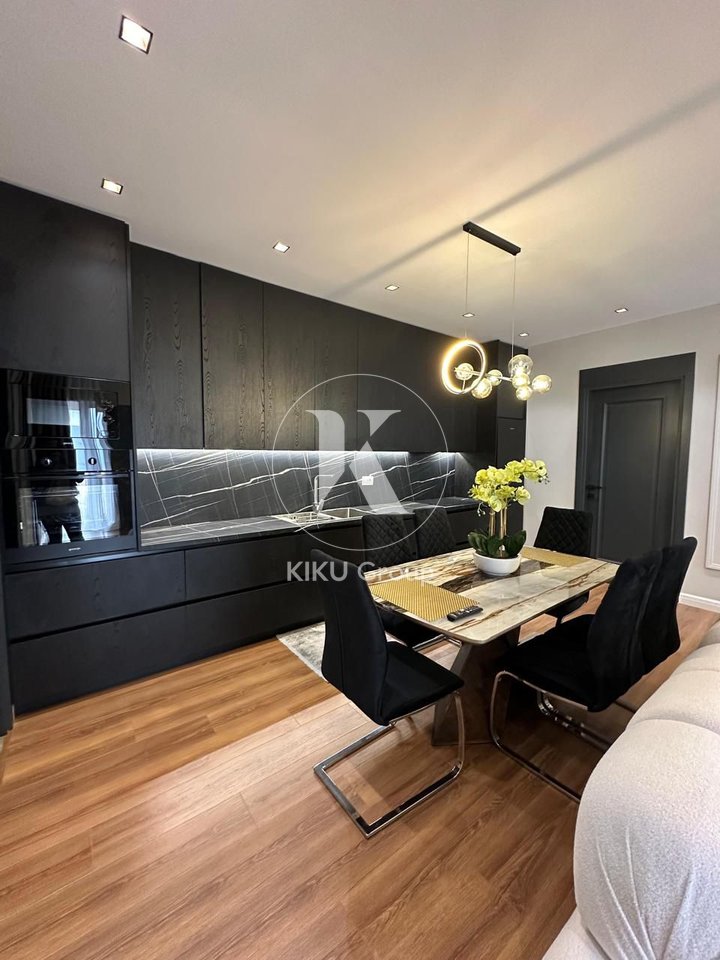 JEPET ME QERA – APARTAMENT SUPER LUKSOZ 3+1
📍 Garden Building, Rruga e Kavajës