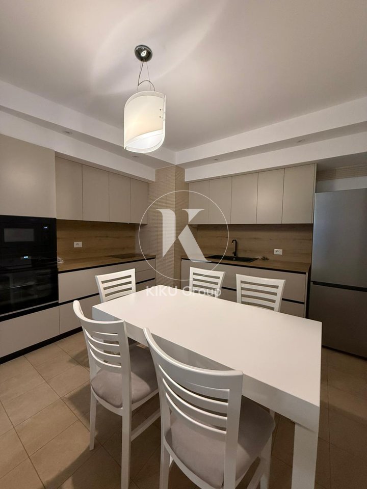Apartament 2+1+2 me qira te Komuna e Parisit