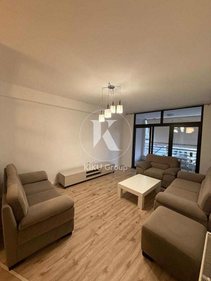 Apartament 2+1+2 me qira te Komuna e Parisit