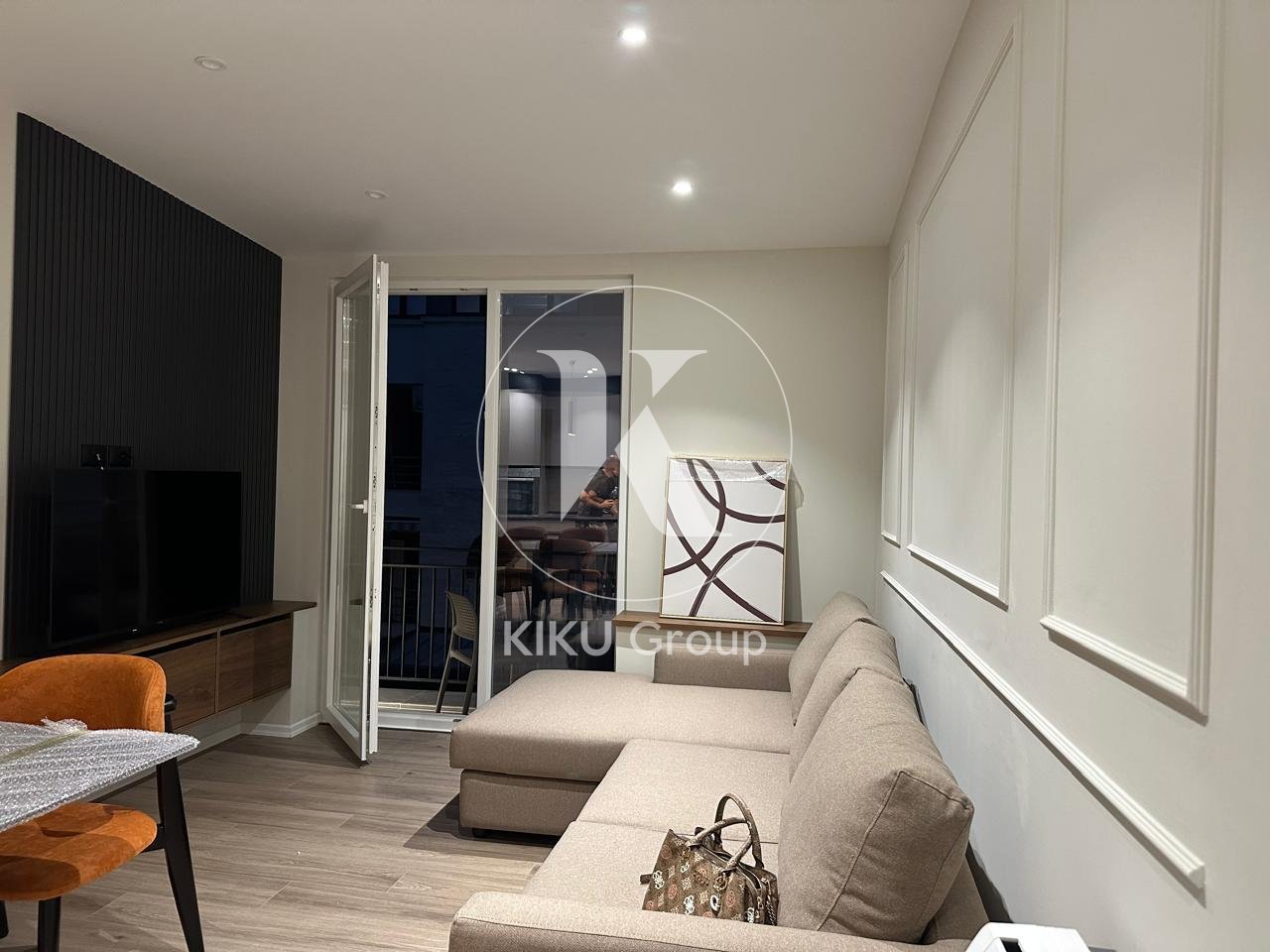 VENDESI APPARTAMENTO 1+1 NEL VECCHIO BLOCCO, TIRANA – 176.700 €