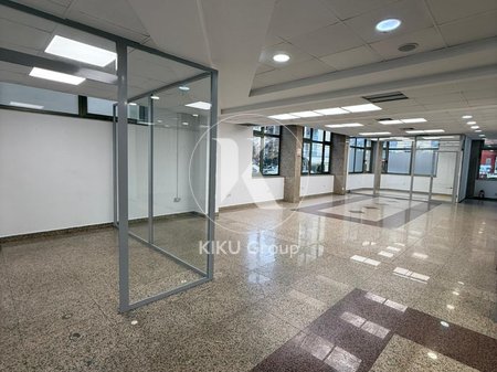 Jepet me Qira Ambient Biznesi, Sheshi Willson