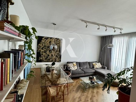 Apartament 1+1 me Qira
📍 Vendndodhja: Blv. Gjergj Fishta, ish-Ekspozita (mbi Euro 1)
📐 74 m² | 🏢 Kati 8 (me ashensor)