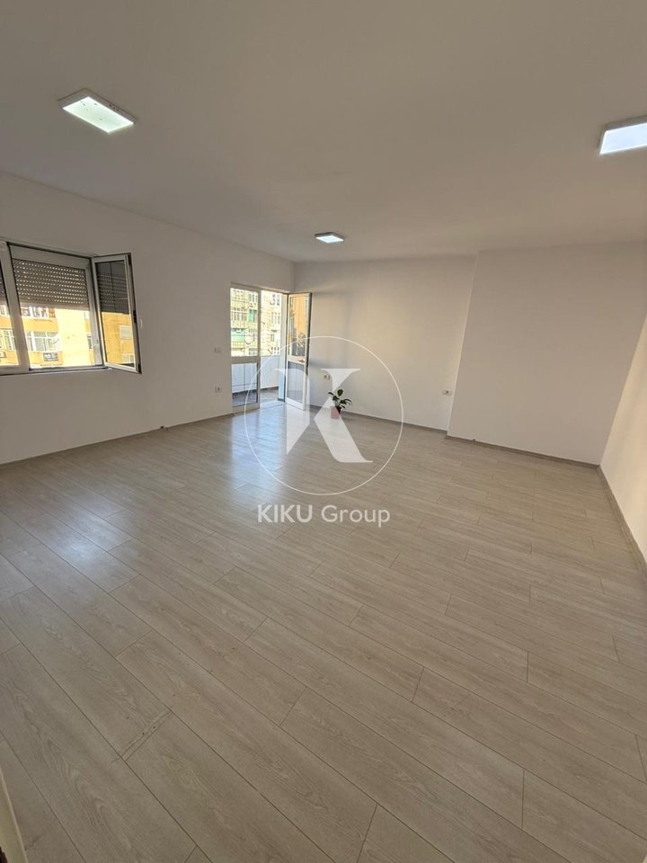 Appartamento 2+1+2 in affitto – Piazza Willson, vicino alla Posta 8