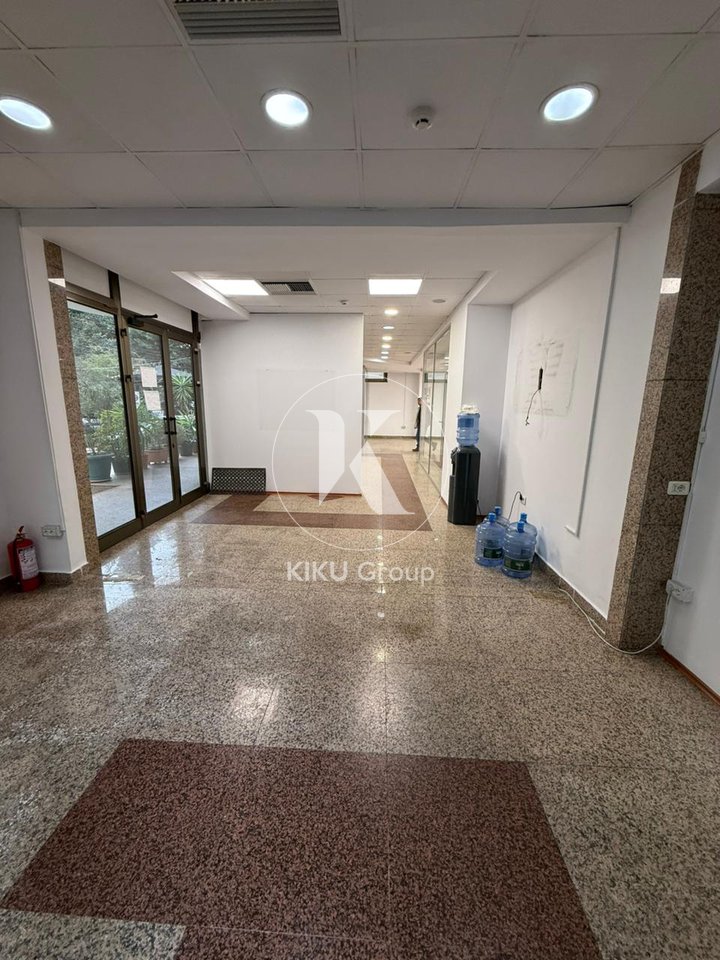 Jepet me Qira Ambient Biznesi, Sheshi Willson