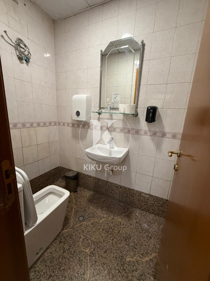 Jepet me Qira Ambient Biznesi, Sheshi Willson