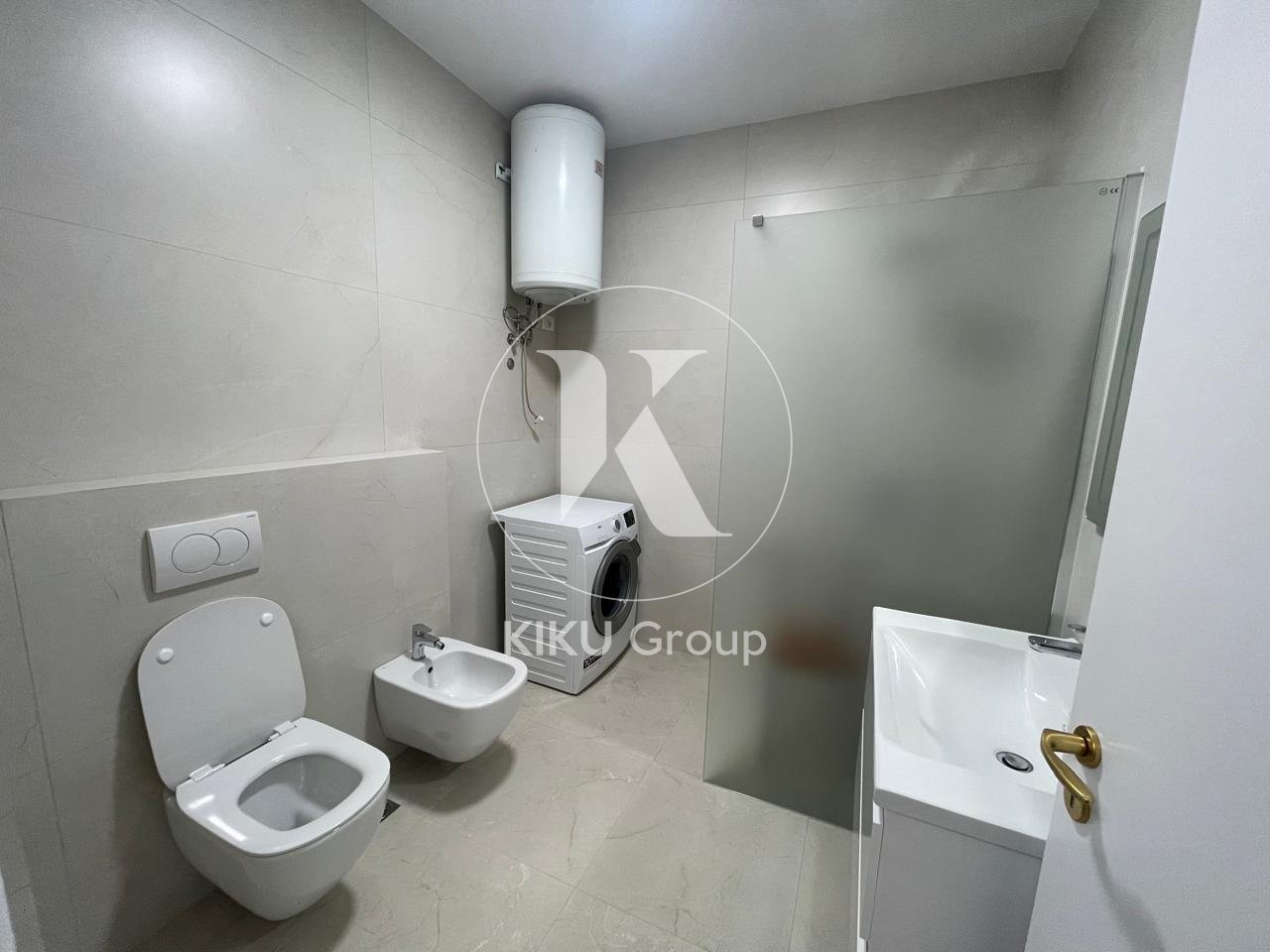 Jepet me Qira Apartament 2+1 – Rruga e Kavajës, pranë Kishës