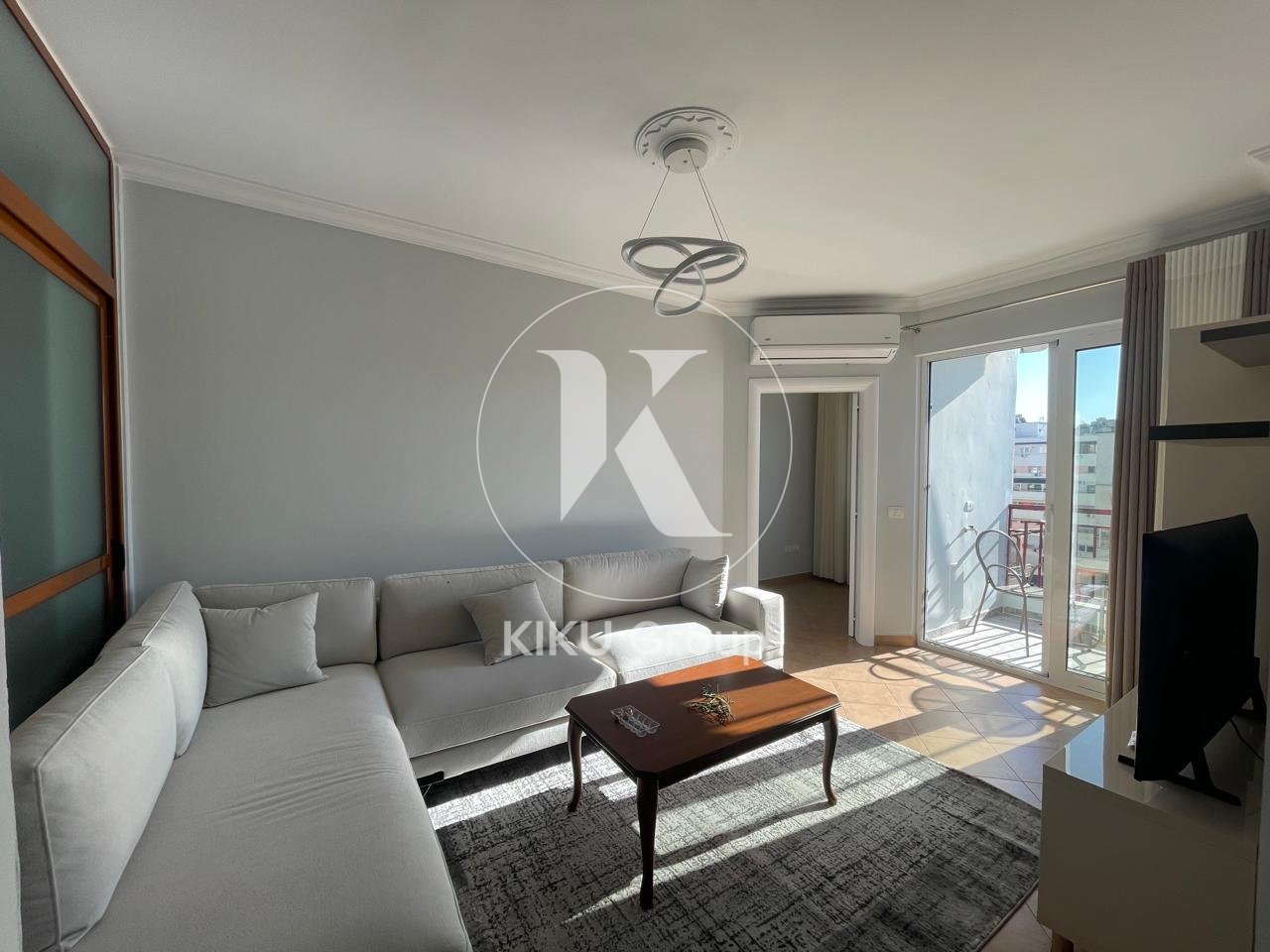 Jepet me Qira Apartament 2+1 – Rruga e Kavajës, pranë Kishës