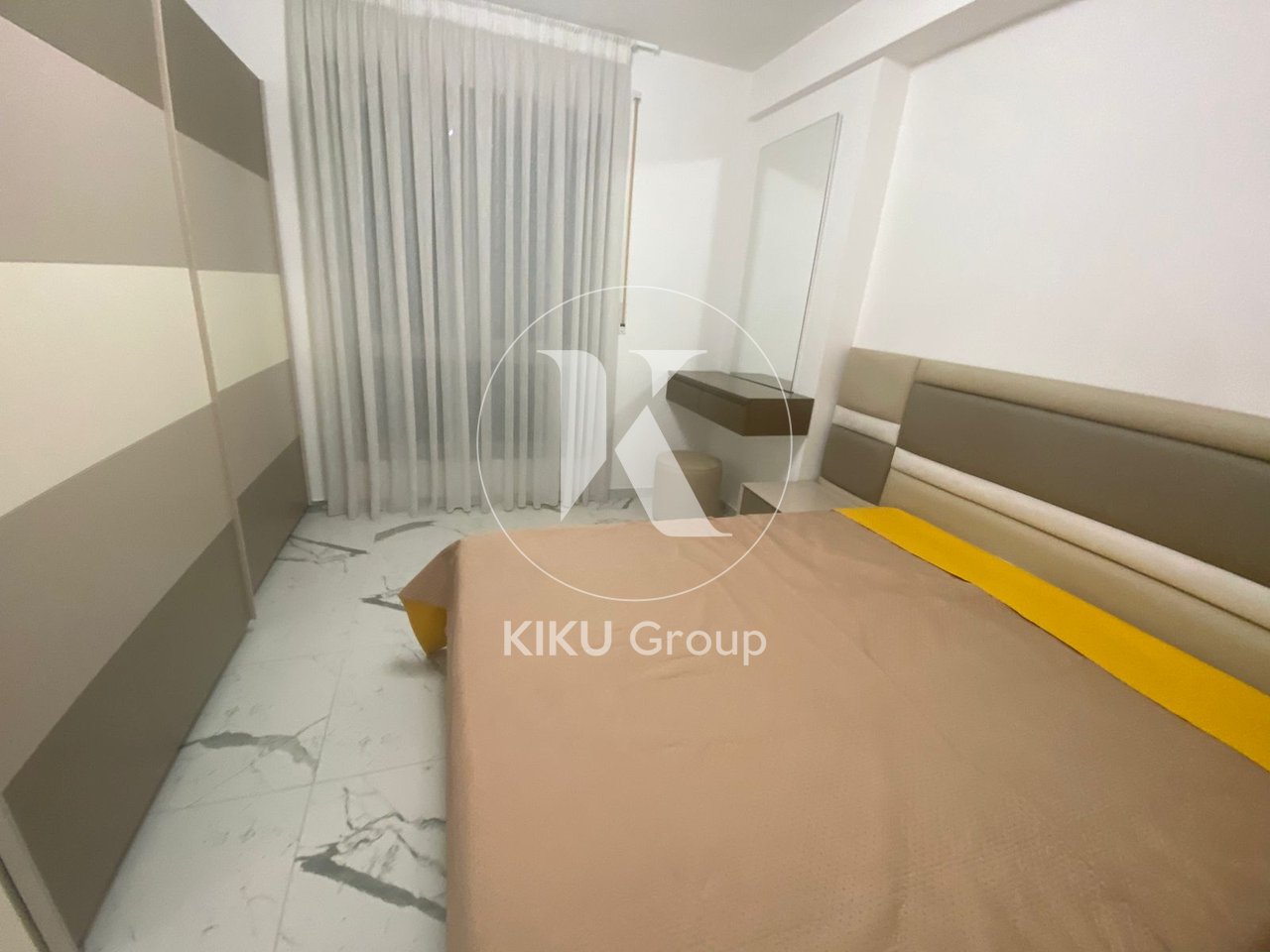 JEPET ME QIRA APARTAMENT 2+1+1 BALLKON Myslym Shyri