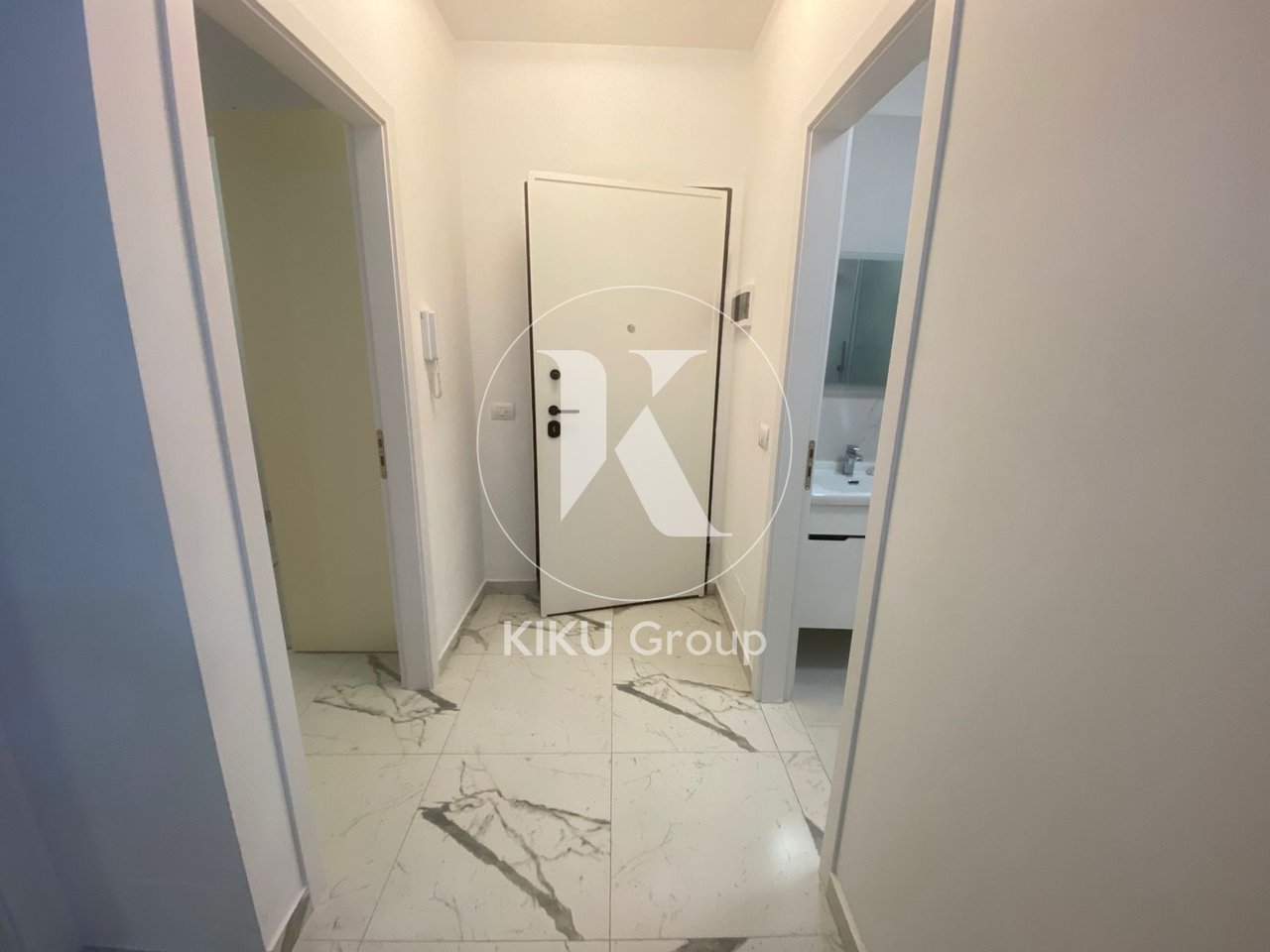 JEPET ME QIRA APARTAMENT 2+1+1 BALLKON Myslym Shyri