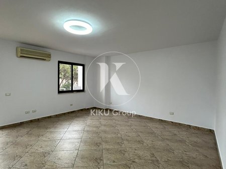 🏢 Ambient Zyre me Qira
📍 Air Albania (Venecia)