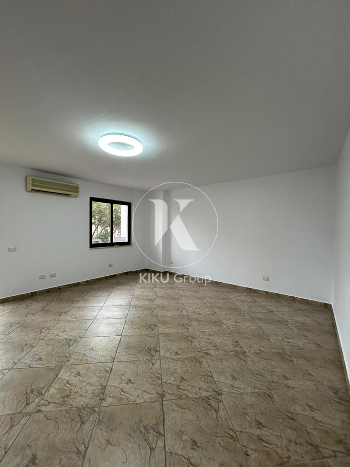 🏢 Ambient Zyre me Qira
📍 Air Albania (Venecia)