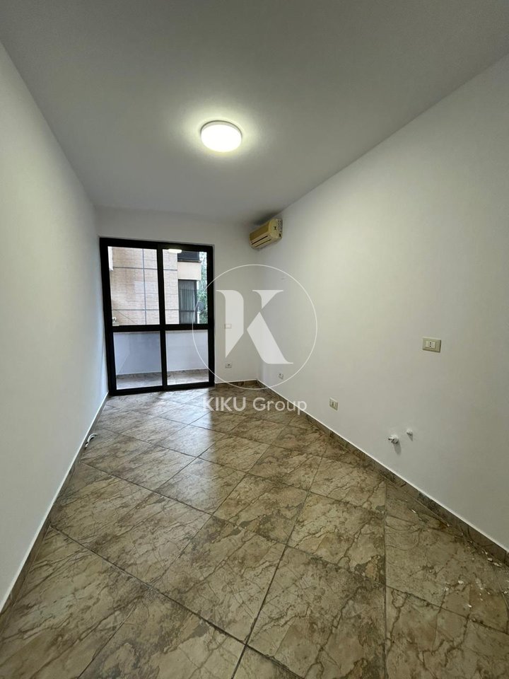 🏢 Ambient Zyre me Qira
📍 Air Albania (Venecia)