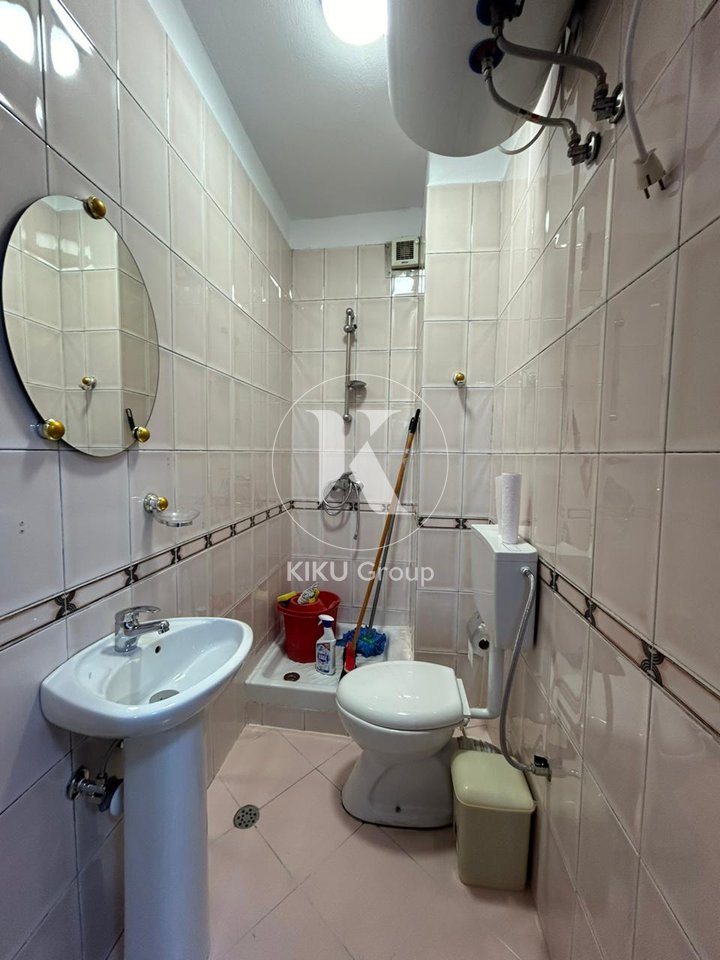 🏢 Ambient Zyre me Qira
📍 Air Albania (Venecia)