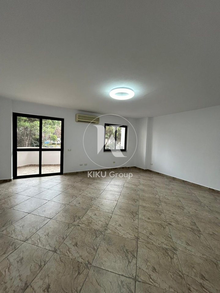 🏢 Ambient Zyre me Qira
📍 Air Albania (Venecia)