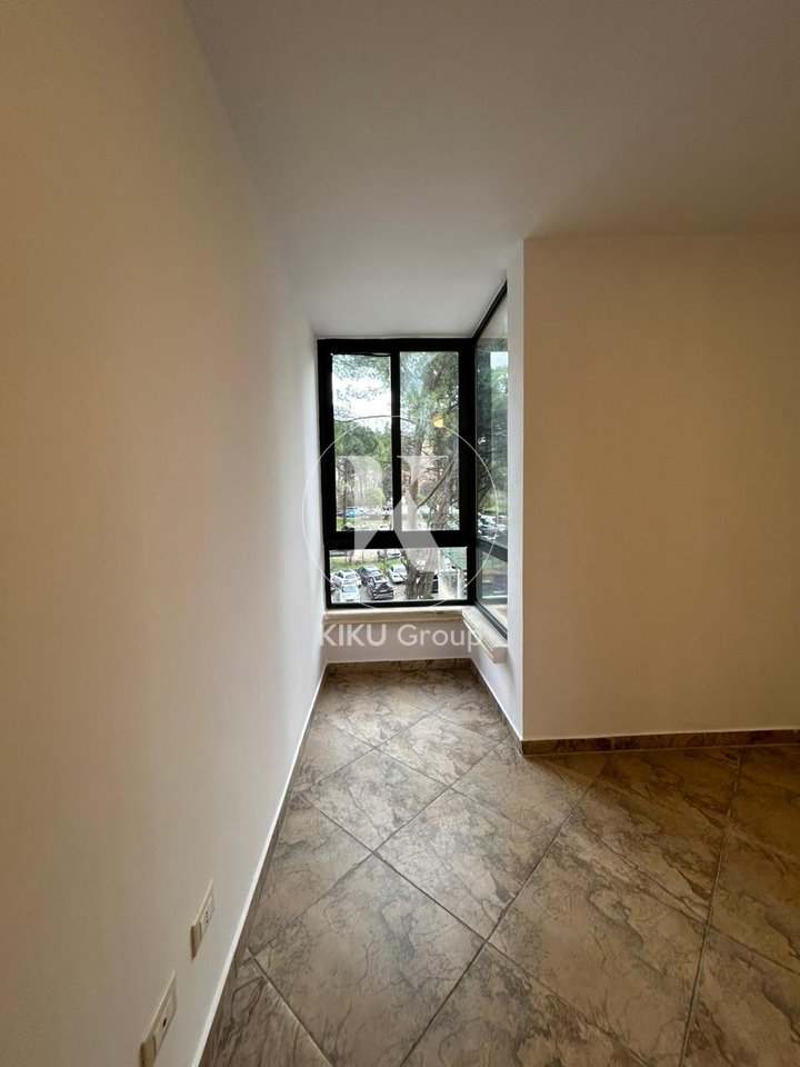 🏢 Ambient Zyre me Qira
📍 Air Albania (Venecia)