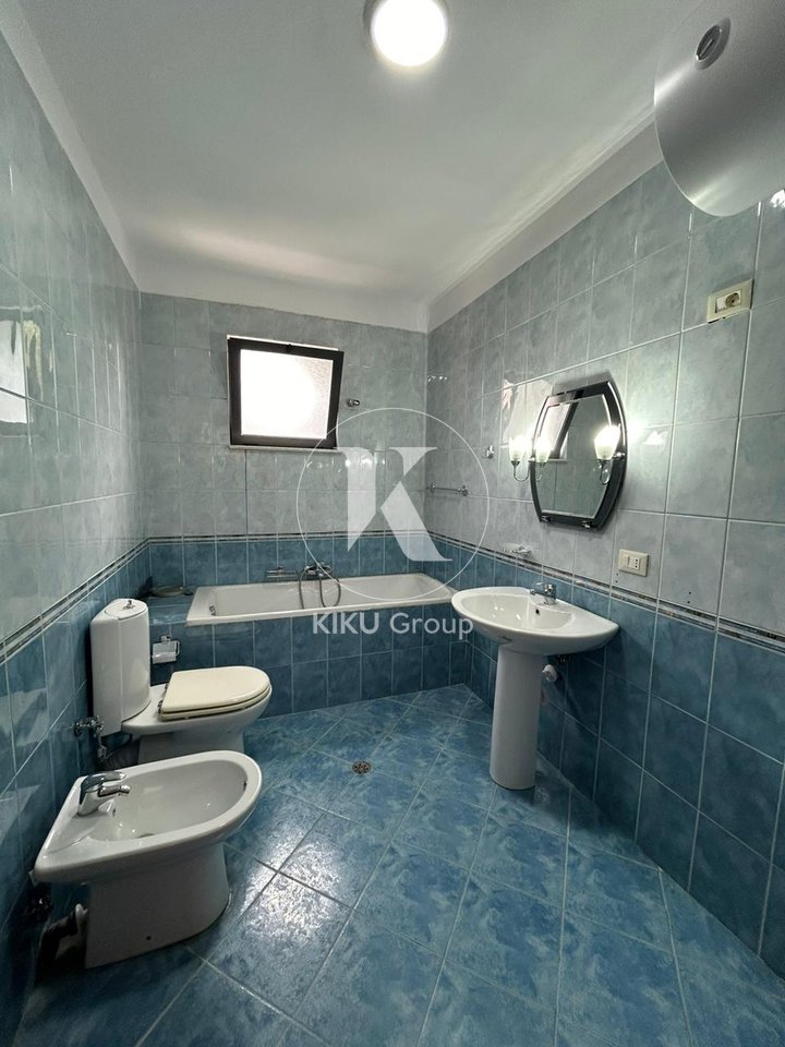 🏢 Ambient Zyre me Qira
📍 Air Albania (Venecia)