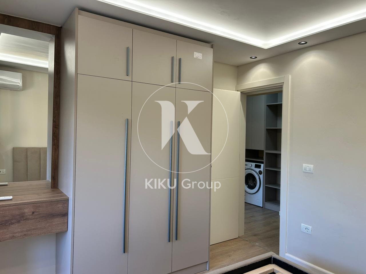 📍 Apartament 1+1 me qira – Tirana Mosaic, Rruga Sander Prosi
💰 Qira: 600 €/muaj