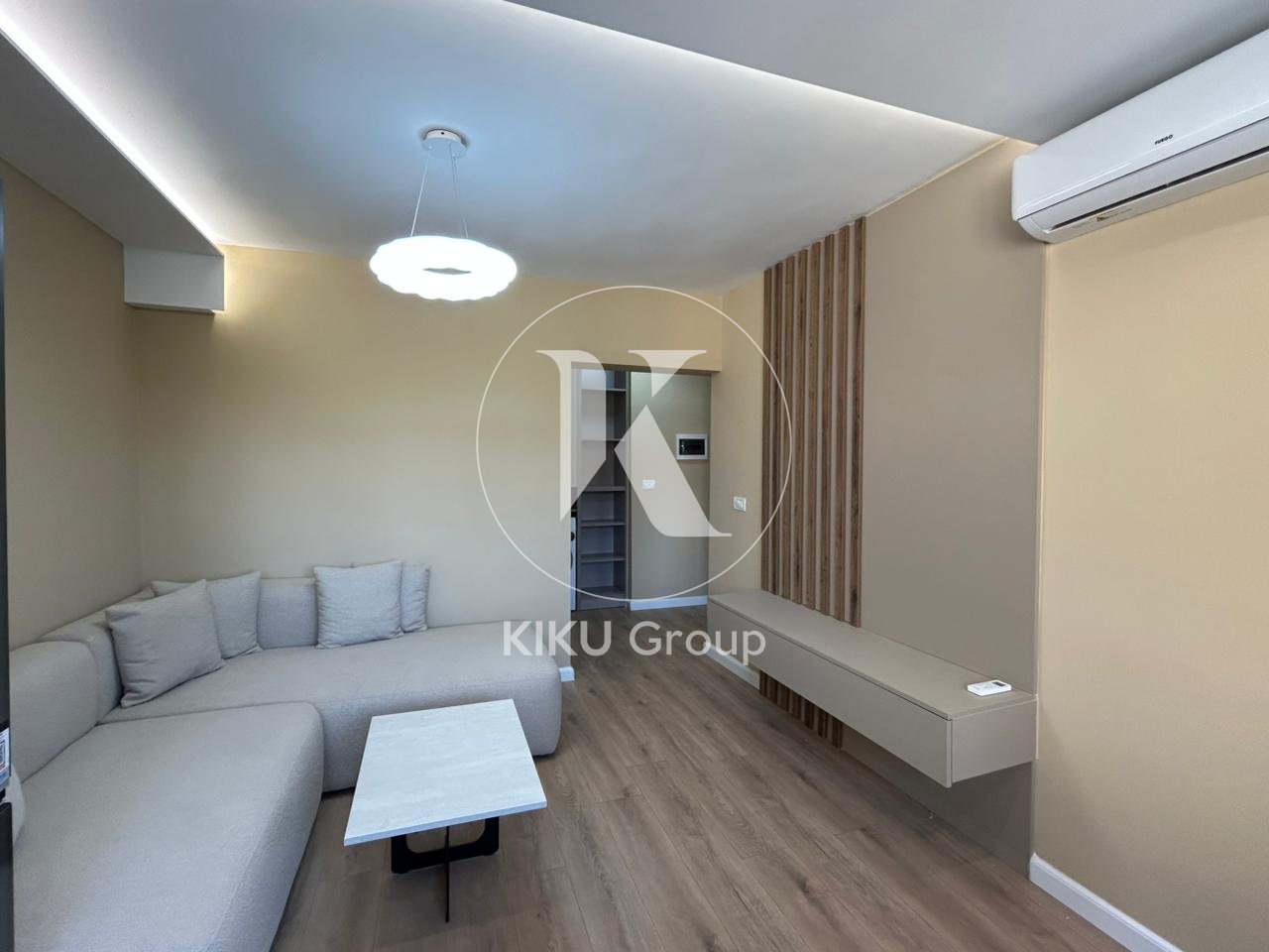 📍 Apartament 1+1 me qira – Tirana Mosaic, Rruga Sander Prosi
💰 Qira: 600 €/muaj