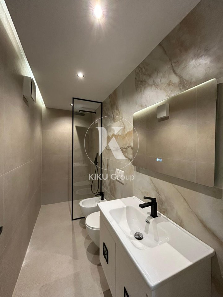 📍 Apartament 1+1 me qira – Tirana Mosaic, Rruga Sander Prosi
💰 Qira: 600 €/muaj