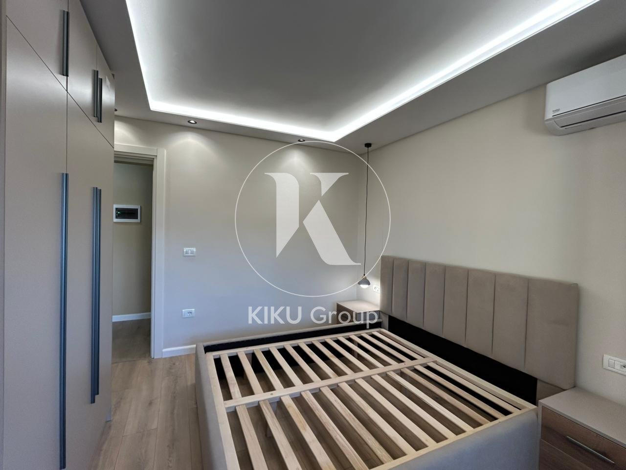 📍 Apartament 1+1 me qira – Tirana Mosaic, Rruga Sander Prosi
💰 Qira: 600 €/muaj