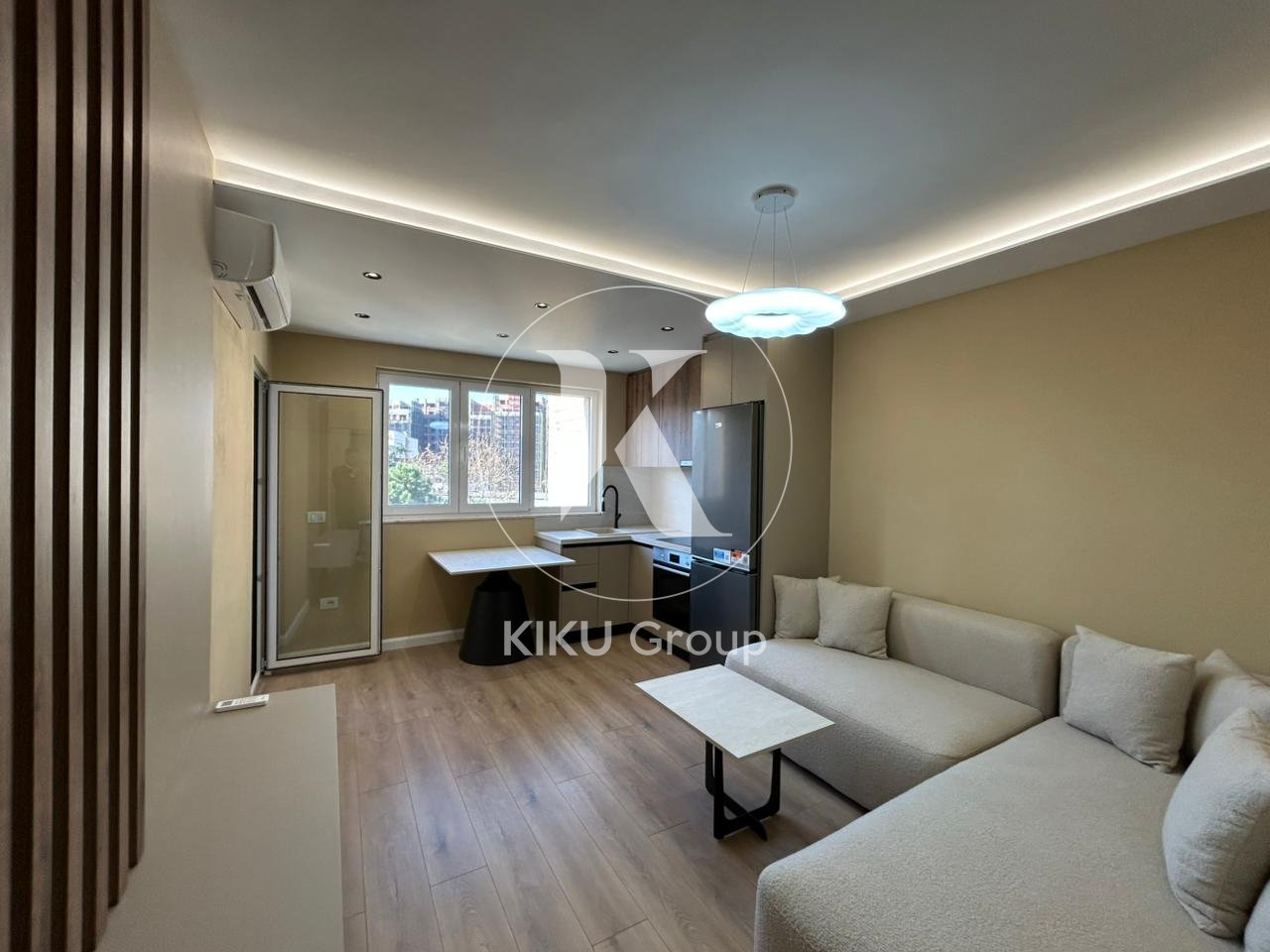 📍 Apartament 1+1 me qira – Tirana Mosaic, Rruga Sander Prosi
💰 Qira: 600 €/muaj