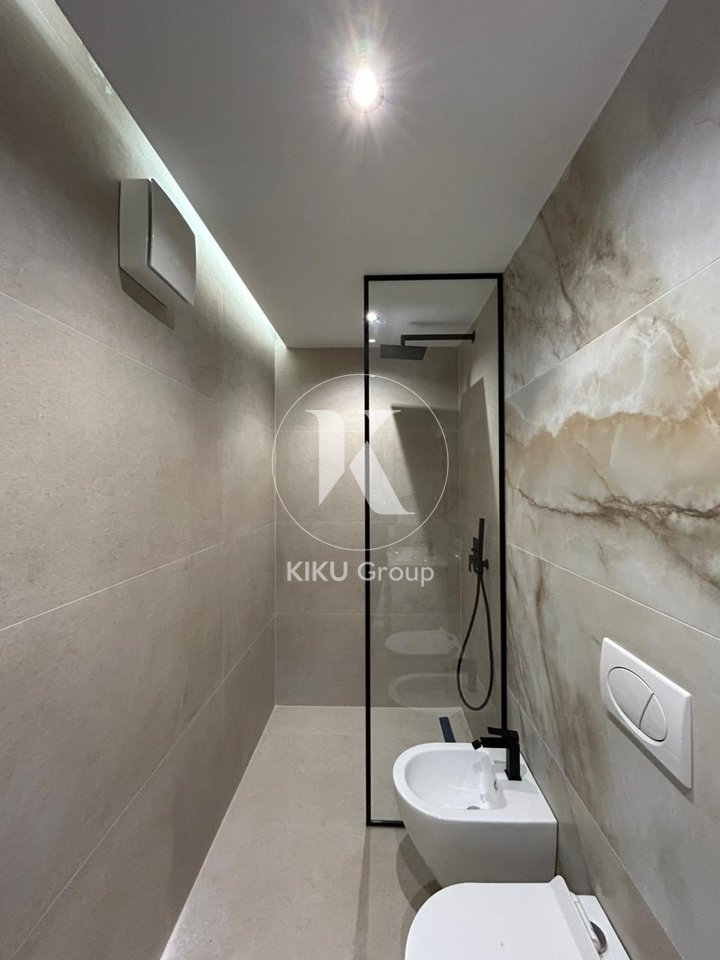 📍 Apartament 1+1 me qira – Tirana Mosaic, Rruga Sander Prosi
💰 Qira: 600 €/muaj