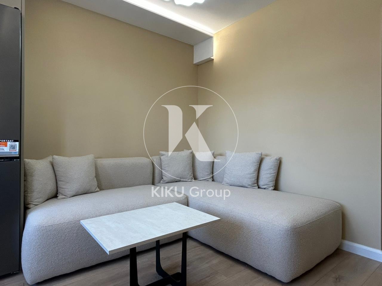 📍 Apartament 1+1 me qira – Tirana Mosaic, Rruga Sander Prosi
💰 Qira: 600 €/muaj