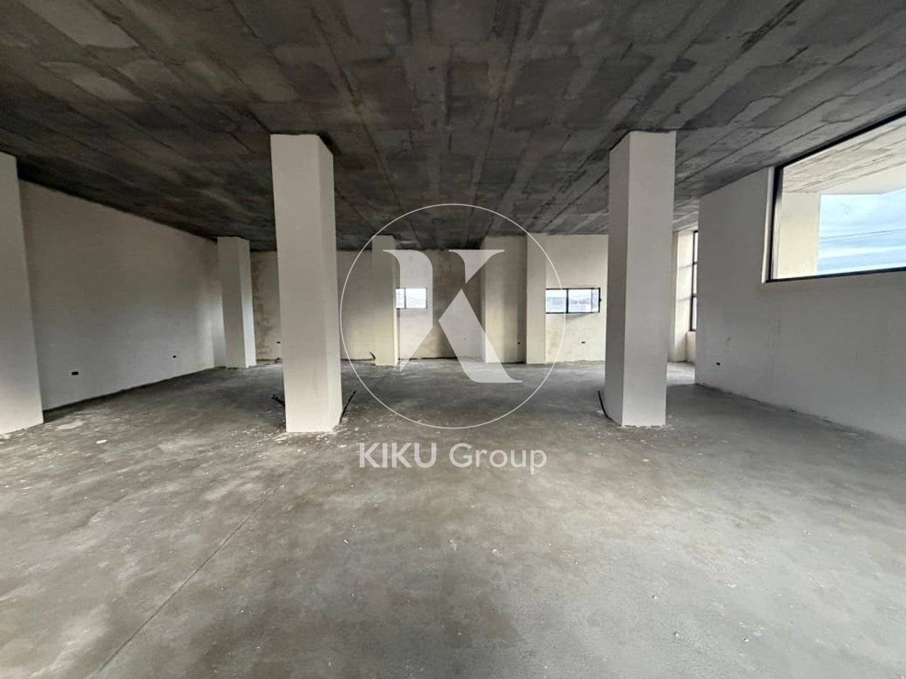 📣 JEPET ME QERA AMBJENT BIZNESI / MAGAZINË
📍 Vaqarr – në rrugë kryesore