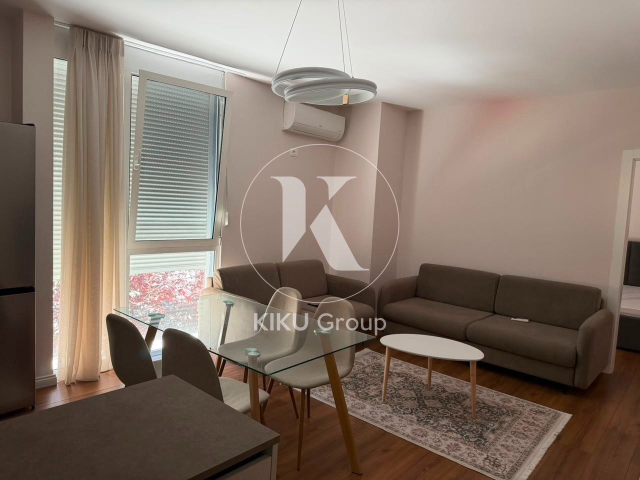 Apartament 2+1 me Qira në Rrugën e Barrikadave (Qendër)