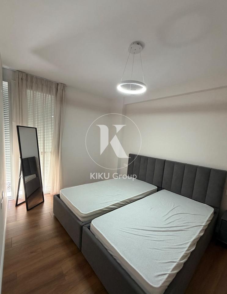Apartament 2+1 me Qira në Rrugën e Barrikadave (Qendër)