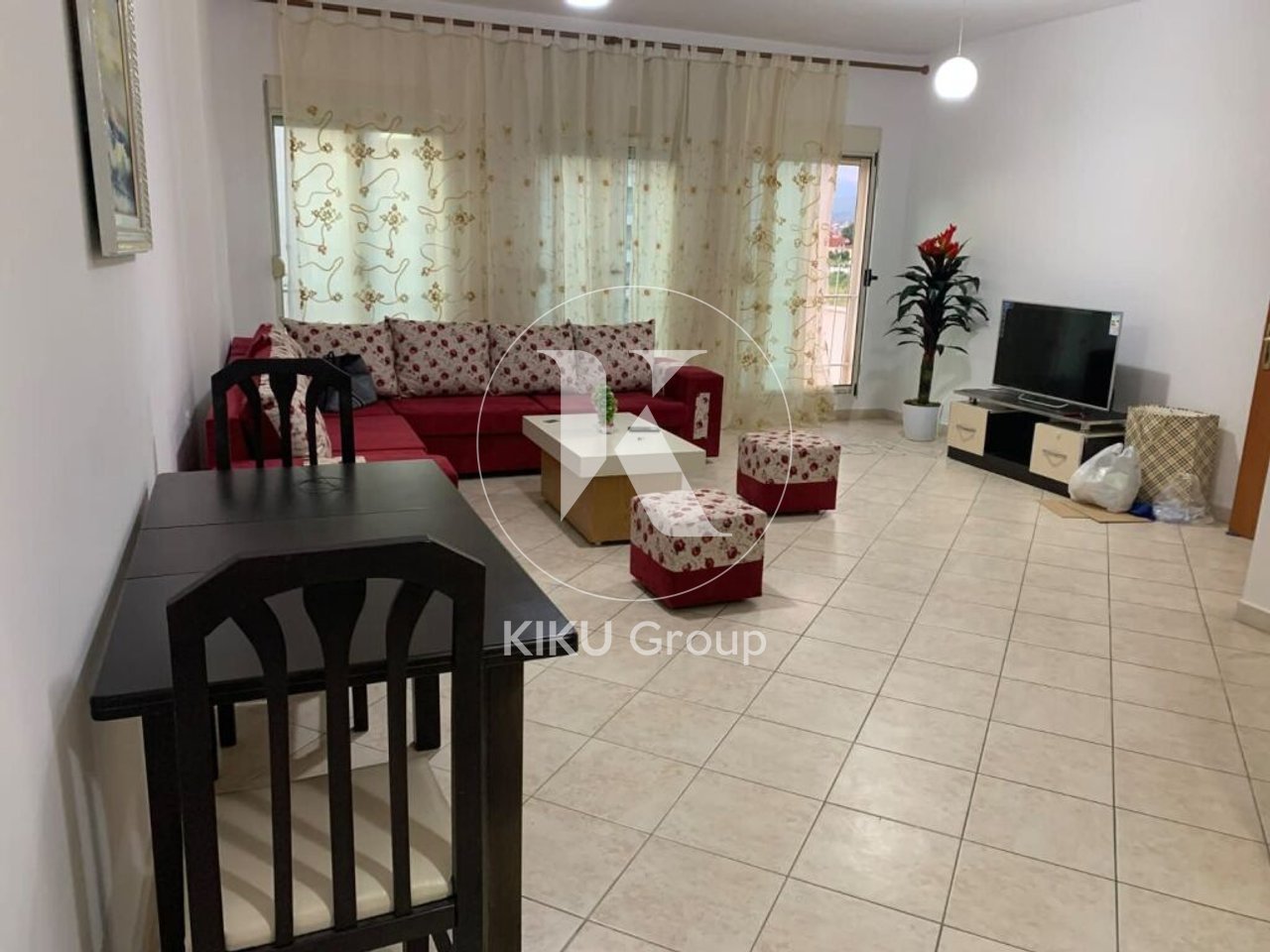 Apartament 2+1+2 me Qira – Kompleksi Usluga, Rruga Reshit Petrela, Tiranë