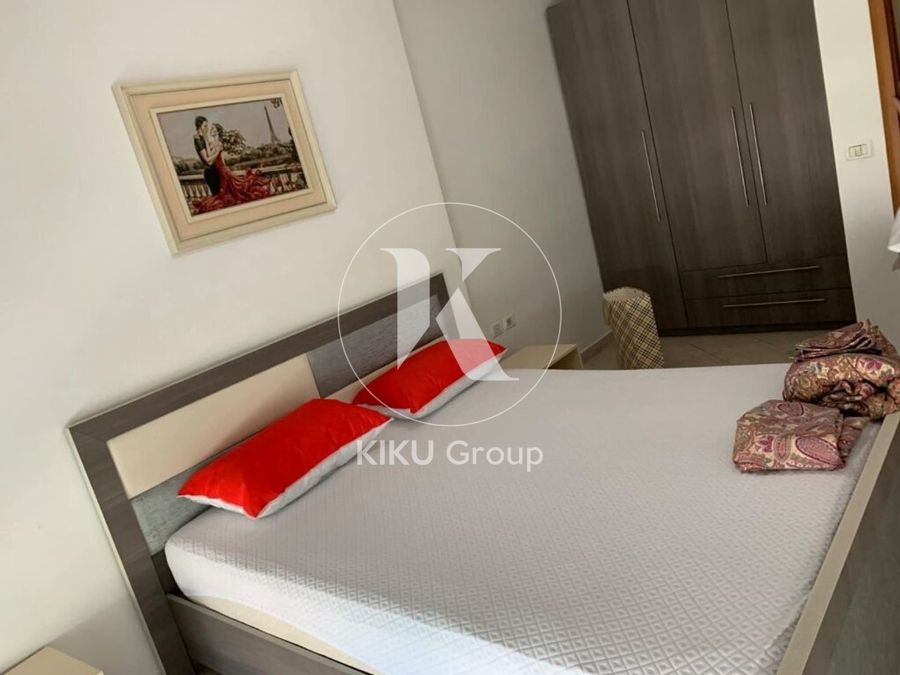 Apartament 2+1+2 me Qira – Kompleksi Usluga, Rruga Reshit Petrela, Tiranë