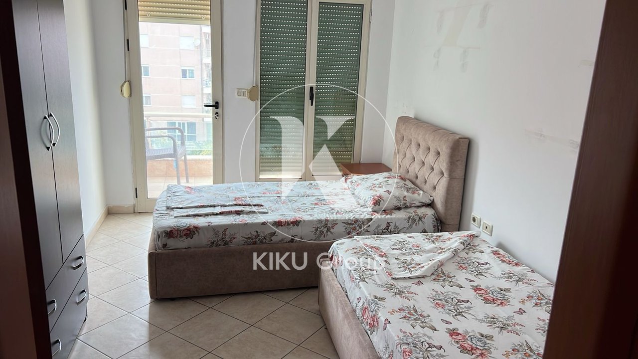 Apartament 2+1+2 me Qira – Kompleksi Usluga, Rruga Reshit Petrela, Tiranë