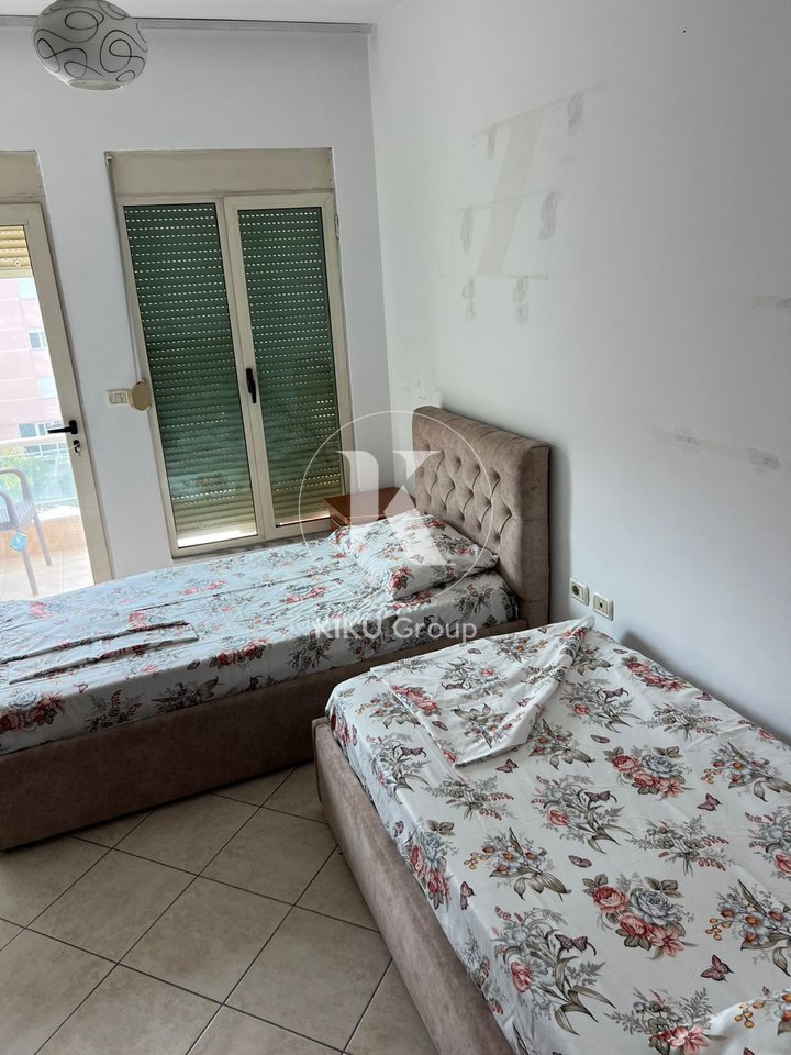 Apartament 2+1+2 me Qira – Kompleksi Usluga, Rruga Reshit Petrela, Tiranë