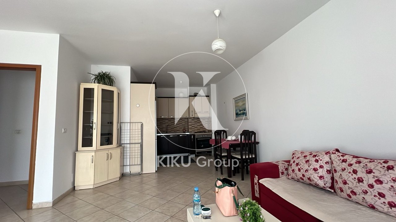 Apartament 2+1+2 me Qira – Kompleksi Usluga, Rruga Reshit Petrela, Tiranë