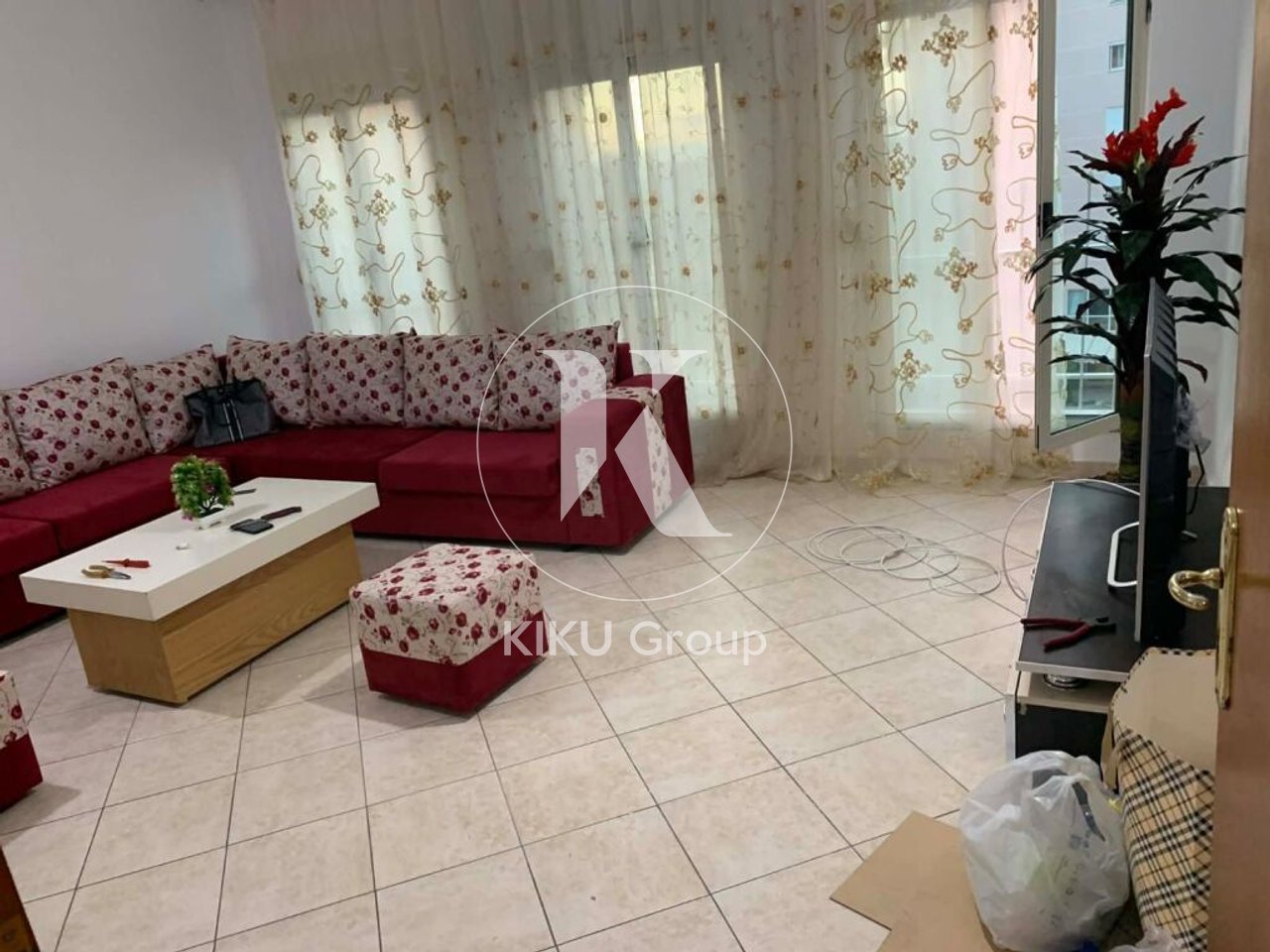 Apartament 2+1+2 me Qira – Kompleksi Usluga, Rruga Reshit Petrela, Tiranë