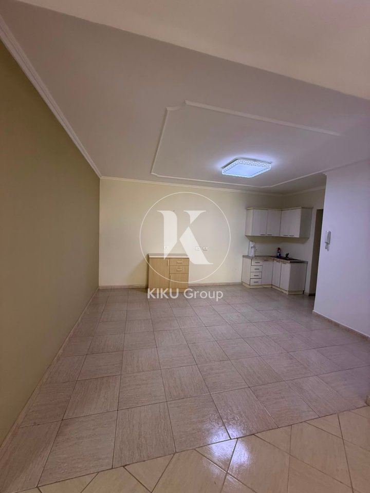 Ambient me Qira – Rruga Perlat Rexhepi, Tiranë