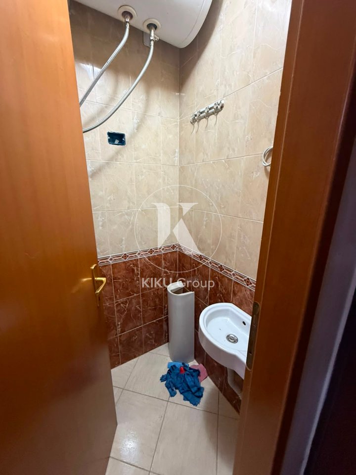 Ambient me Qira – Rruga Perlat Rexhepi, Tiranë