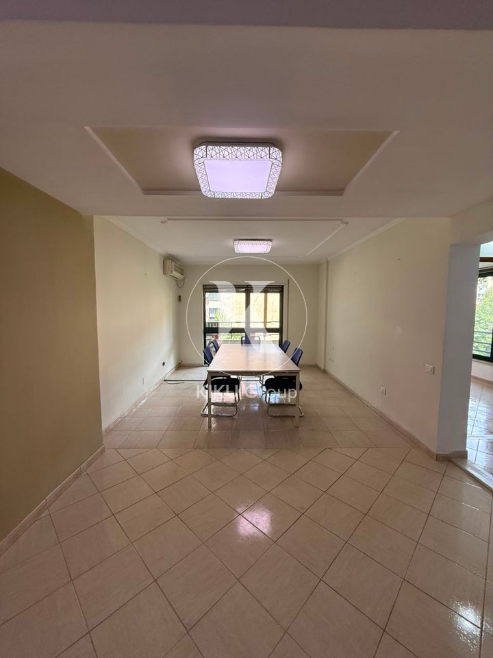Ambient me Qira – Rruga Perlat Rexhepi, Tiranë
