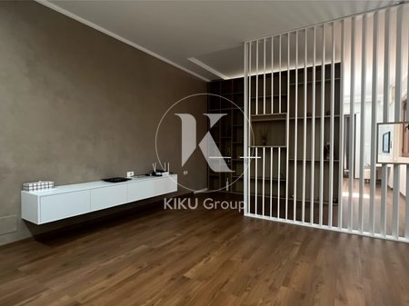 Zyrë 3+1+2 me Qira – Blloku, Tiranë