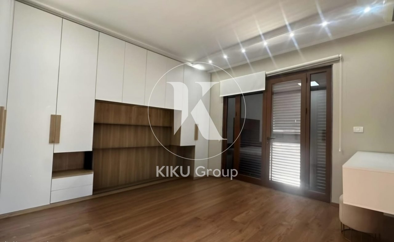 Zyrë 3+1+2 me Qira – Blloku, Tiranë