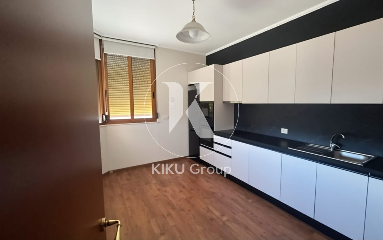 Zyrë 3+1+2 me Qira – Blloku, Tiranë